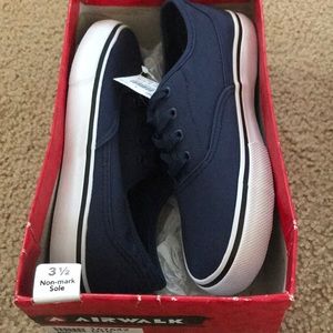 NIB Airwalk boys shoes